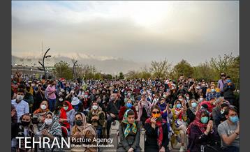 اجرای گروه موسیقی لیان در برج میلاد 15