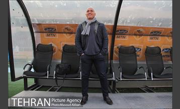 دیدار تیم‌ های فوتبال استقلال تهران و استقلال خوزستان