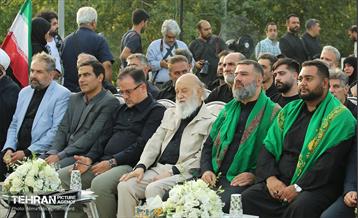 اهتزاز پرچم عزای حسینی بر فراز برج پرچم ایران 29