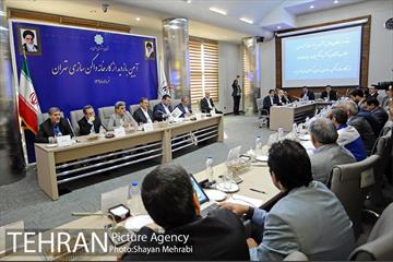 بازدید معاون اول رئیس جمهور به همراه شهردار تهران از کارخانه واگن‌سازی تهران 52