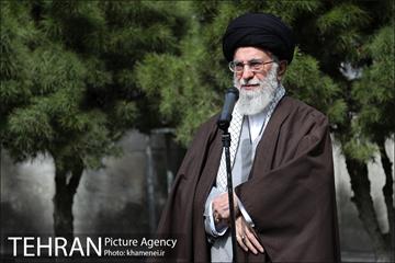 کاشت نهال توسط رهبر معظم انقلاب اسلامی 7