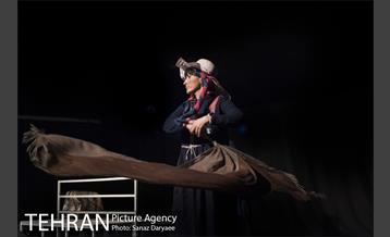 نمایش وصیت نامه خانم سارا‎ 6