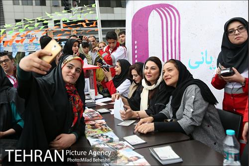 سیل مهربانی در سینما آزادی 27