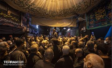 تیمچه حاجب‌الدوله یکی از معروف‌ترین نقاط بازار است که در آن چهارپایه‌خوانی انجام می‌شود. در دوره قاجار این قسمت از بازار به دلیل نزدیک بودن به بقعه‌های امامزادگان مدفون در بازار قبرستان بود.