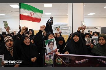 دیدار شهردار تهران با اعضای خانواده شهدای مدرسه شجره طیبه میناب 23