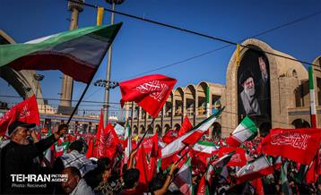 مراسم اقامه نماز بر پیکر آقای شهید ایران 7