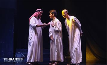 نمایش آیینی خانه ای از گل و اندوه 48