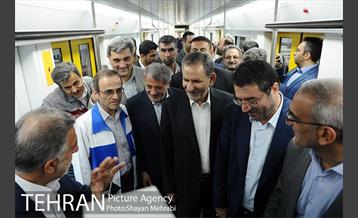 بازدید معاون اول رئیس جمهور به همراه شهردار تهران از کارخانه واگن‌سازی تهران 38