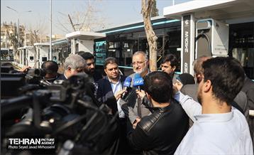 افتتاح ۳ ایستگاه شارژبرقی و رونمایی از تاکسی برخط 7