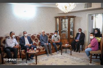 حضور شهردار تهران در منزل آتش نشان شهید مرتضی حیدری 18