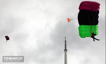 پرش چتربازان از برج میلاد تهران 27