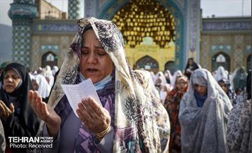 اقامه نماز عید فطر در امامزادگان پنج تن لویزان  7