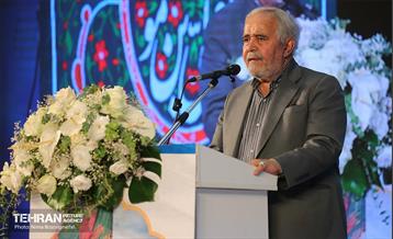 اهتزاز پرچم سبز رضوی بر فراز برج پرچم ایران 15