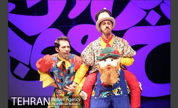 نمایش شب دشنه های بلند‎ 15