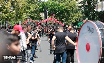 عزاداری ظهر عاشورا در تهران