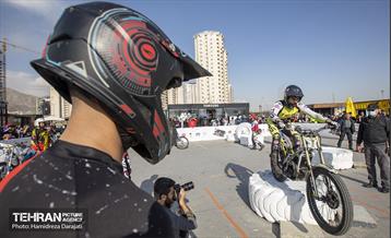 رانـد نهایی مسابقات قهرمانی موتور تریال  17