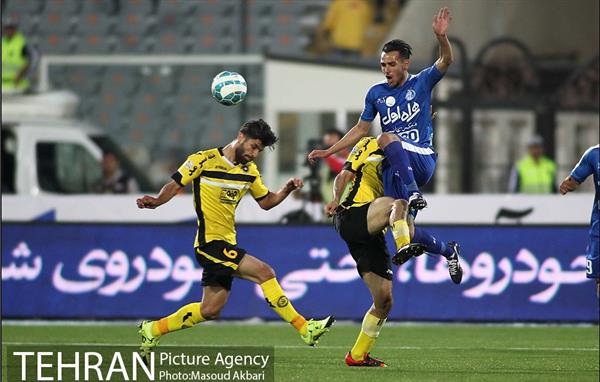 دیدار استقلال و سپاهان در لیگ برتر فوتبال 15