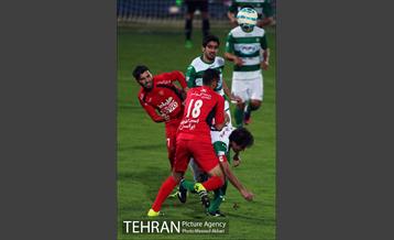 دیدار ذوب اهن و پرسپولیس در لیگ برتر فوتبال