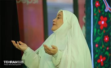 اهتزاز پرچم سبز رضوی بر فراز برج پرچم ایران 16