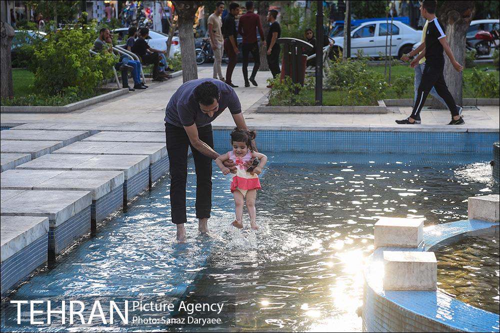 بعدازظهر تابستانی در میدان نبوت (هفت حوض) 1