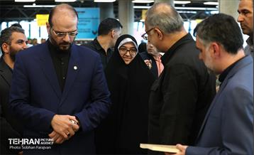 بازدید شهردار تهران از رویداد "اردی‌بهشت کتاب" 19