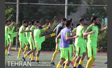 اولین تمرین تیم فوتبال نفت تهران با حضور علی کریمی