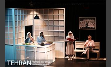 نمایش سکوت سفید 13