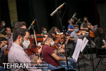 تمرین کنسرت آنلاین نغمه های تهران در برج میلاد 13