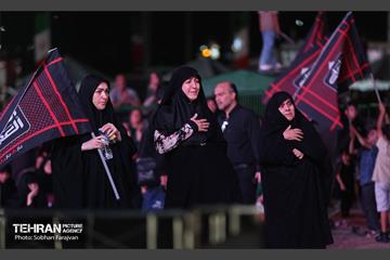 آئین بدرقه زائران اربعین در میدان آزادی 45
