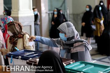 حضور شهردار تهران در انتخابات 1400