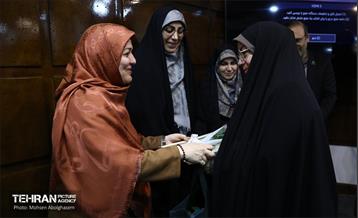 جلسه هم‌اندیشی رییس نهاد پایش طرح های توسعه شهری با جمعی از بانوان 5