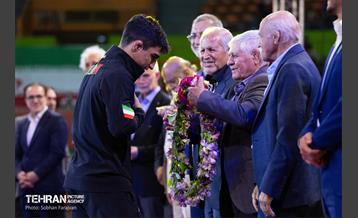 مراسم تجلیل از کشتی‌گیران قهرمان جهان (جشنی برای ایران) 112