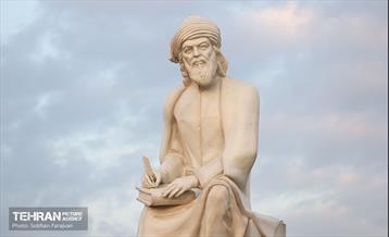 رونمایی از تندیس مولانا در میدان محمدیه 5