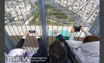 بازدید مهمانان خارجی سی و دومین نمایشگاه بین المللی کتاب تهران از برج میلاد  4