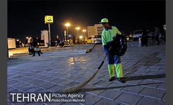 شروع بکار نیروهای خدمات شهری در پایان مراسم ارتحال امام خمینی (ره) 20
