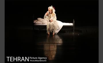 نمایش خانه برنارد آلبا 4