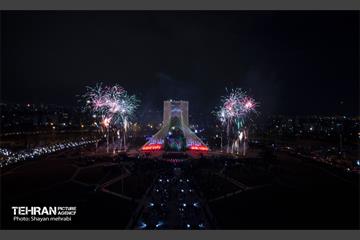 نورافشانی جشن پیروزی انقلاب اسلامی در میدان آزادی 2