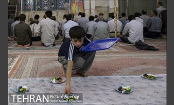 برسر سفره میهمانی خدا 9