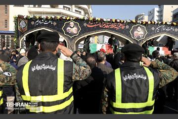 تشییع پیکرهای ۱۰۰ شهید گمنام از مقابل دانشگاه تهران 34