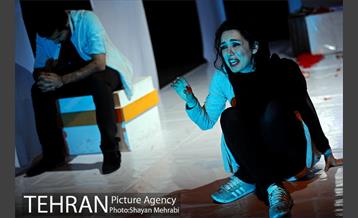 نمایش "او فقط خسته بود" 11