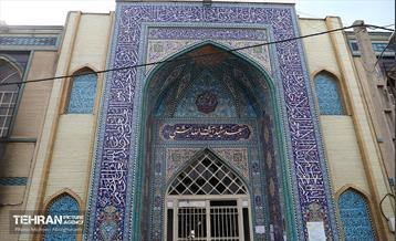 بازدید خبرنگاران رسانه‌های خارجی از تخریب اموال عمومی شهر 44