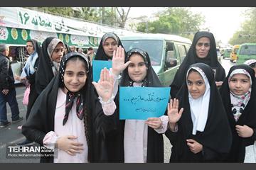 خدمت رسانی مواکب منطقه۱۶ به نمازگزاران عید سعید فطر 25