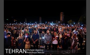 اجرای خیابانی محمد معتمدی و ارکستر سازهای ملی ایران در بوستان آب و آتش 31