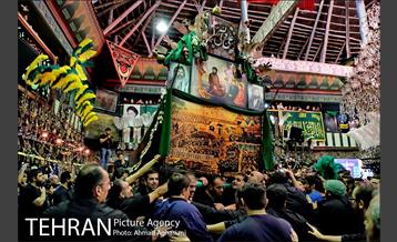 آیین نخل گردانی در تکیه های شمیران 34