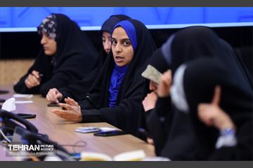 نشست صمیمانه شهردار تهران با فعالان دانشجویی 17