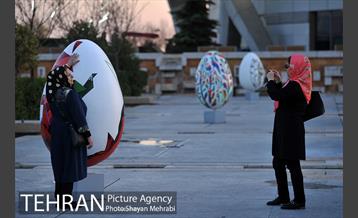 برج میلاد میزبان لاله های بهاری و تخم مرغ های رنگی 28