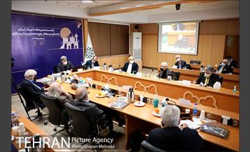 نشست صمیمانه شهردار تهران با اساتید و مفاخر حوزه معماری و شهرسازی 14