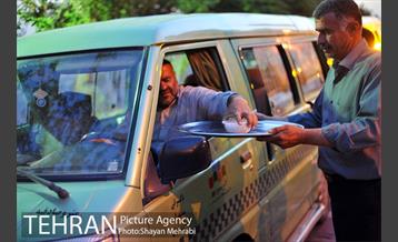 افطاری ساده در پایانه تاکسیرانی صادقیه 10