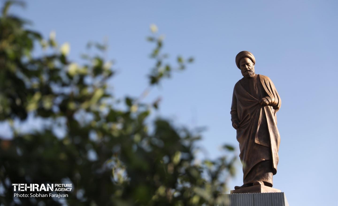 رونمایی از مجسمه «علامه امینی» 7