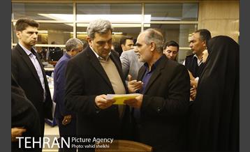 نشست صمیمانه خانواده های شهدای آتش نشان حادثه ساختمان پلاسکو با شهردار تهران 9